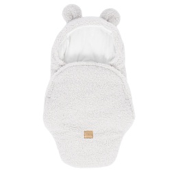 Biały otulacz niemowlęcy Bearly z miękkiego materiału boucle, z kapturkiem i uszkami misia