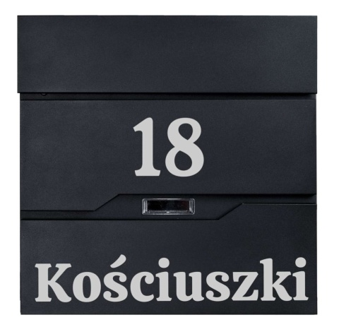 Czarna skrzynka na listy VIDAR z numerem 18 i personalizowanym napisem Kościuszki.