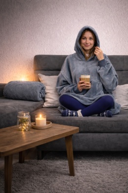 Szara bluza koc oversize z kapturem – ciepła i miękka bluza domowa idealna na relaks przy herbacie w chłodne wieczory