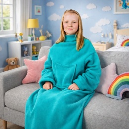 Dziewczynka w turkusowej bluzie koc z polaru z rękawami – ciepły koc oversize dla dzieci 140x105 cm, miękki i wygodny